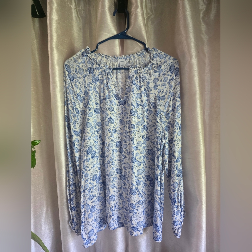 Old Navy White and Blue Floral Peasant Blouse
